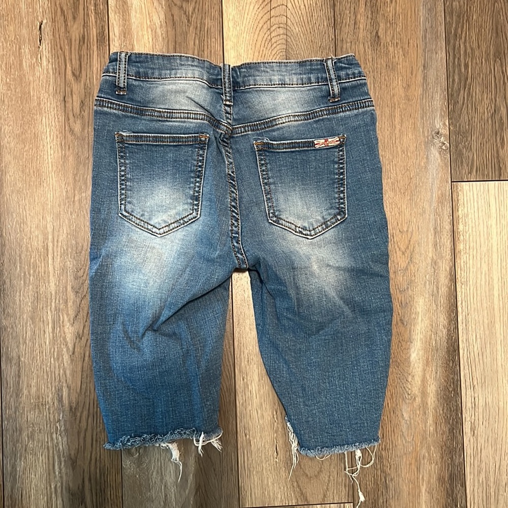 Shorts - Picture 4 of 4